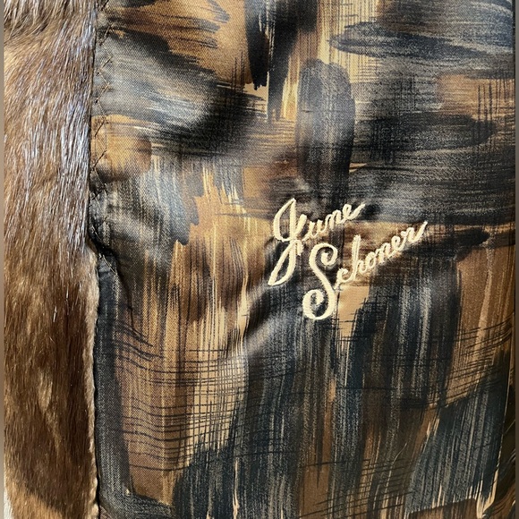 1980 Muskrat Fur Coat with Raccoon Collar - Picture 5 of 9